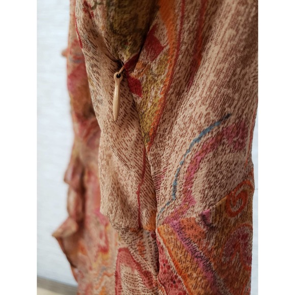 ECI New York Print Small flowing ruffle at neck/chest line with zip side - Picture 2 of 4